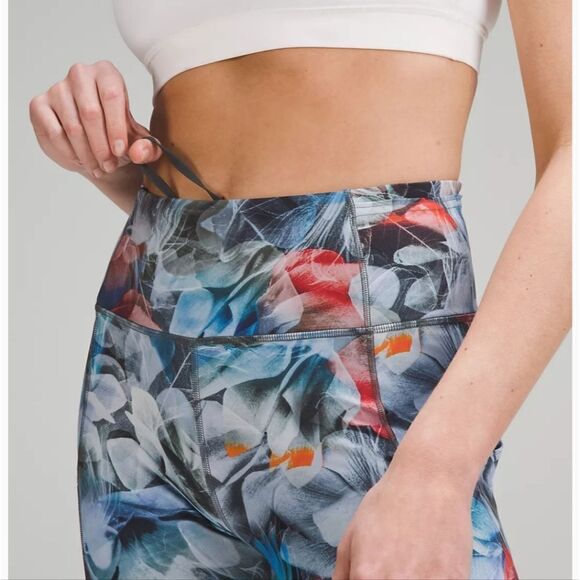 NWT Lululemon Fast and Frer HR Tight 25" Luminescent Floral Multi - Picture 4 of 9